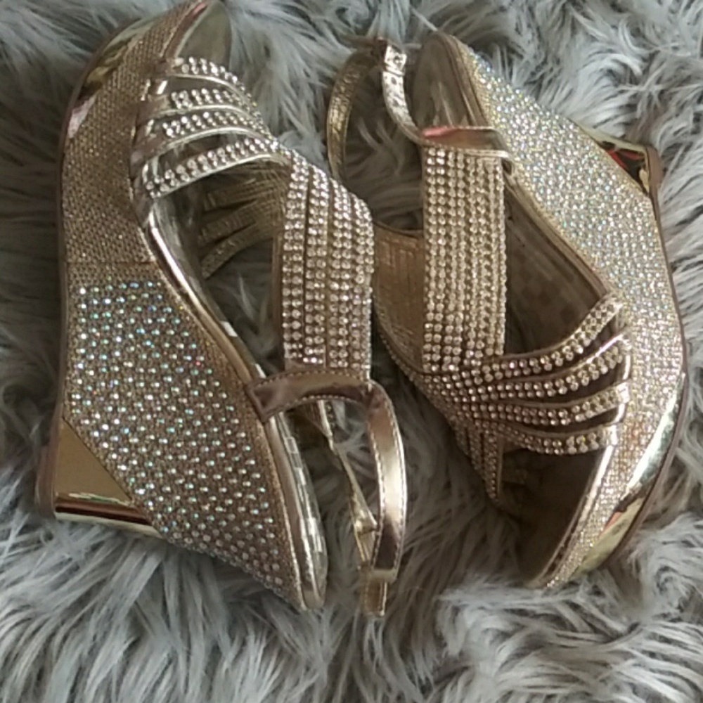 Rhimestone party wedges sz 6